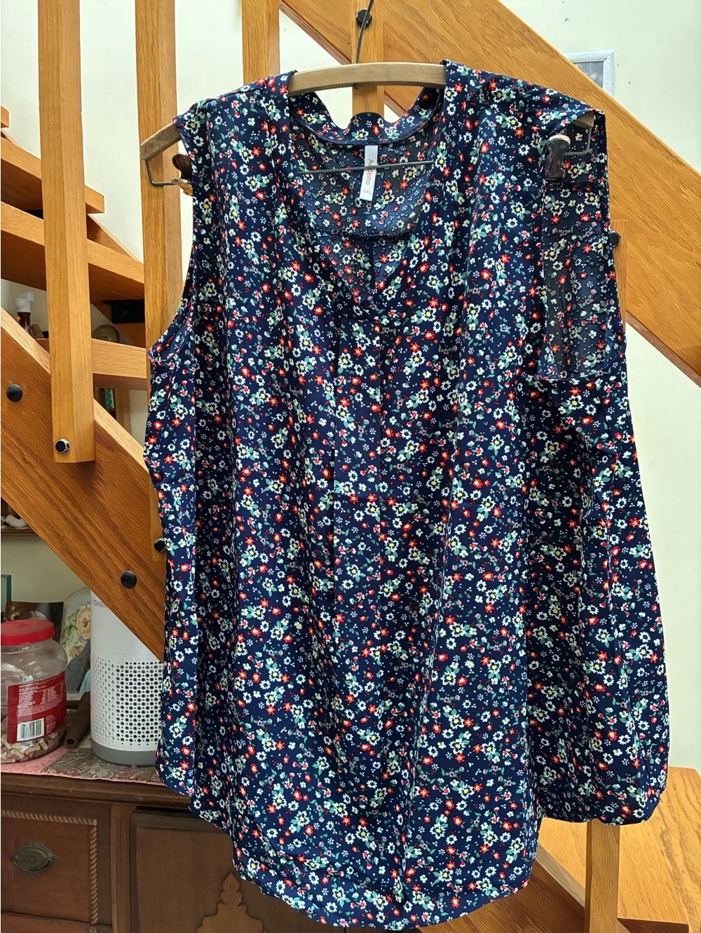 2X Navy Floral Sleeveless Women's Top LNWOT